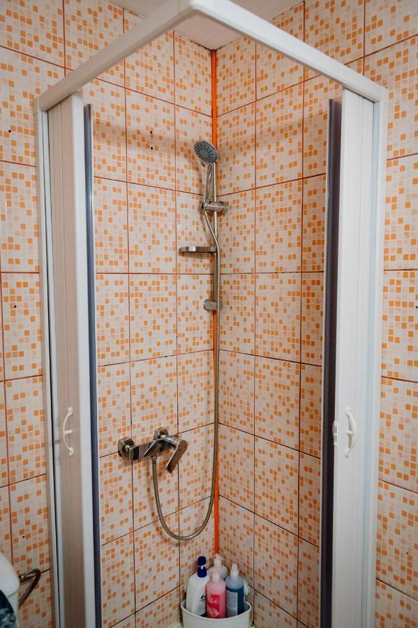 דירות Petroşani House Of Colors מראה חיצוני תמונה